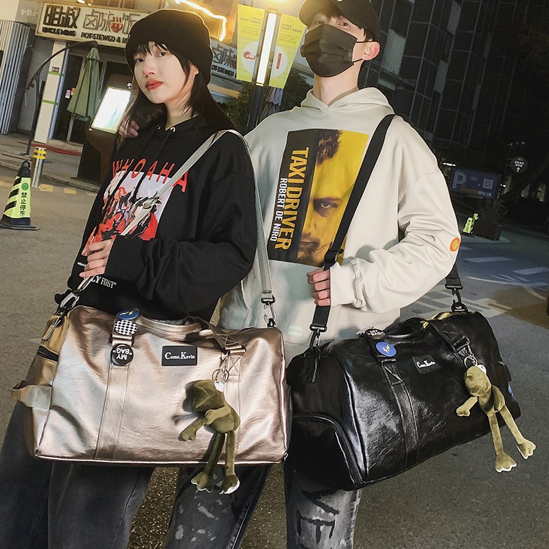 朗酷旅行包男韩版健身包女干湿分离 耐磨手提包防泼水单肩斜挎训练运动大容量行李包出差旅行袋 黑色【带青蛙挂件】